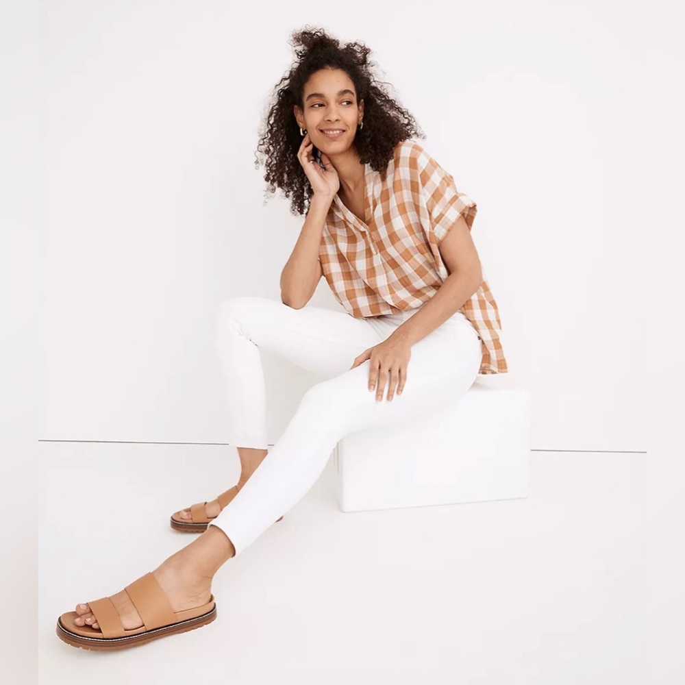 Worn once! Petite 9" Mid-Rise Skinny Crop Jeans in Pure White - Size